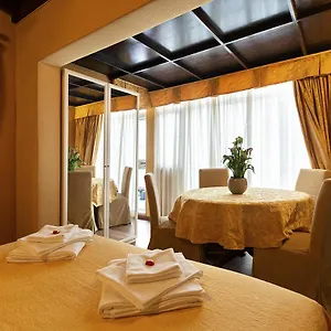 canova-rooms.it-romehotels.com/